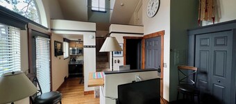 Studio managed and cleaned by owner. High quality linens throughout the condo.