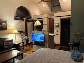 Iron/ironing board, free WiFi, bed sheets