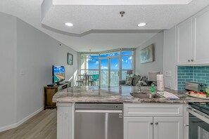 Fridge, microwave, oven, stovetop - Ocean View King Suite-Carolinian 1535 (Myrtle Beach)