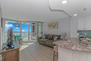 Smart TV - Ocean View King Suite-Carolinian 1535 (Myrtle Beach)