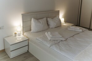 高级公寓, 1 张双人床和 1 张沙发床, 无烟房, 阳台 | 遮光窗帘、熨斗/熨衣板、免费 WiFi、床单