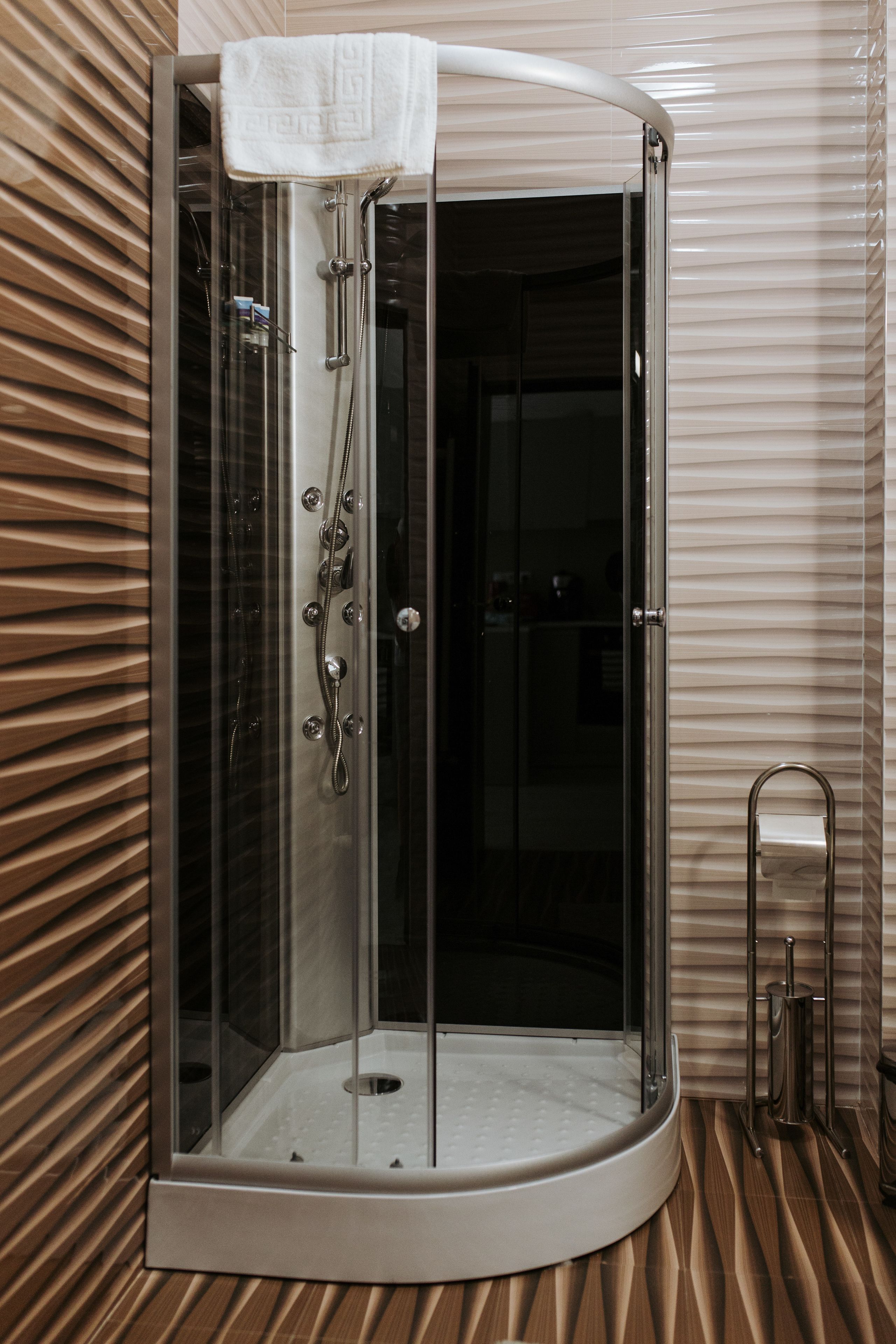 Departamento superior, 1 cama matrimonial y sofá cama, para no fumadores, balcón | Regadera en el baño