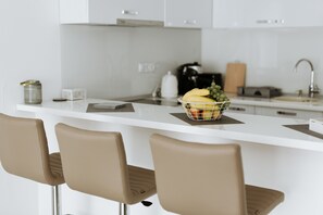 冰箱、烤箱、炉灶、意式浓缩咖啡机