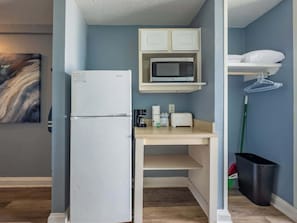 Coffee/tea maker, fridge, microwave, toaster - Oceanview Retreat | Sea Mist Fifty-One Three Oh Two (Myrtle Beach)