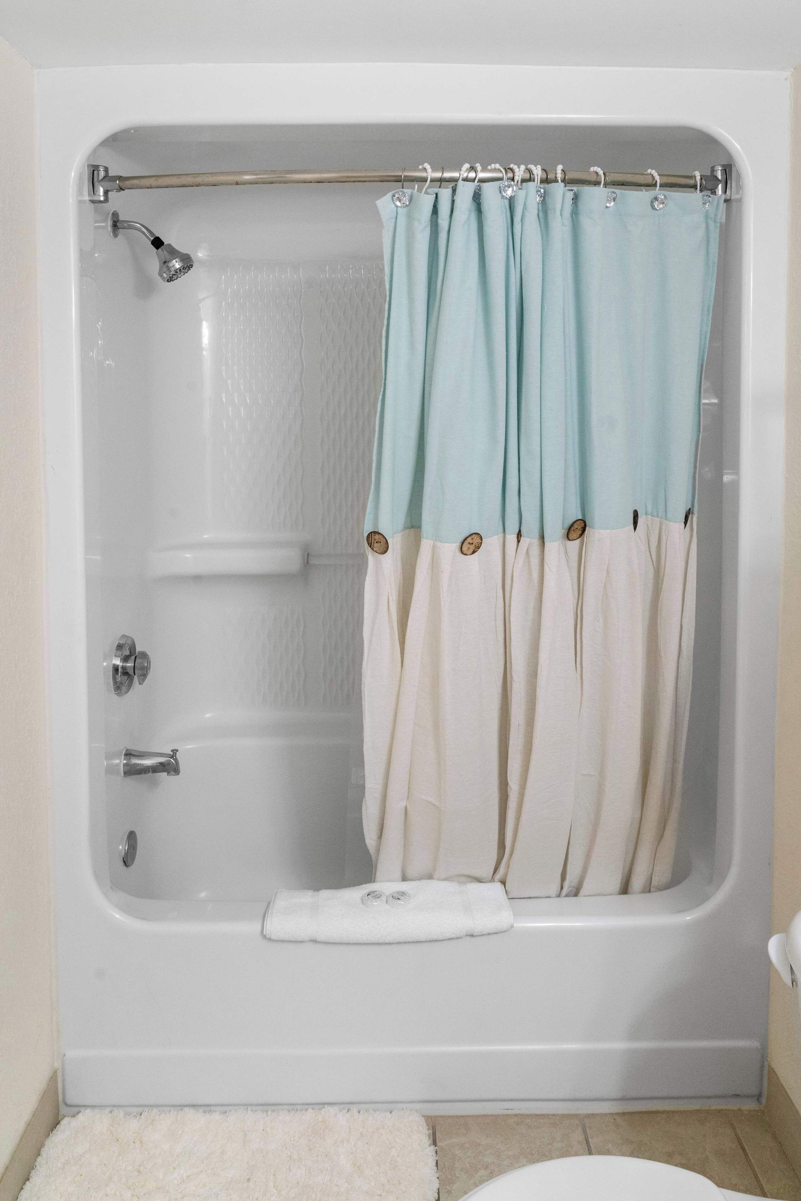Combined shower/tub, hair dryer, towels, shampoo