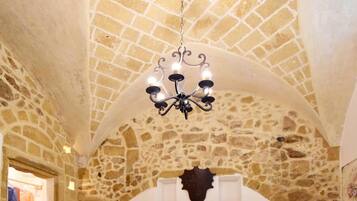 Schallisolierte Zimmer, kostenloses WLAN, Bettwäsche