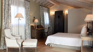 Cunas, camas plegables/adicionales y ropa de cama 