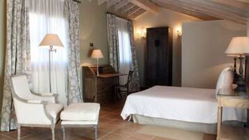 Dúplex | Cunas (de pago), camas supletorias, ropa de cama