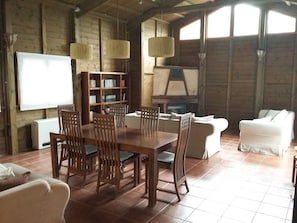 Bungalow, Jetted Tub | Living area | Flat-screen TV - Hotel & Spa Manantial Del Chorro (Navafria)