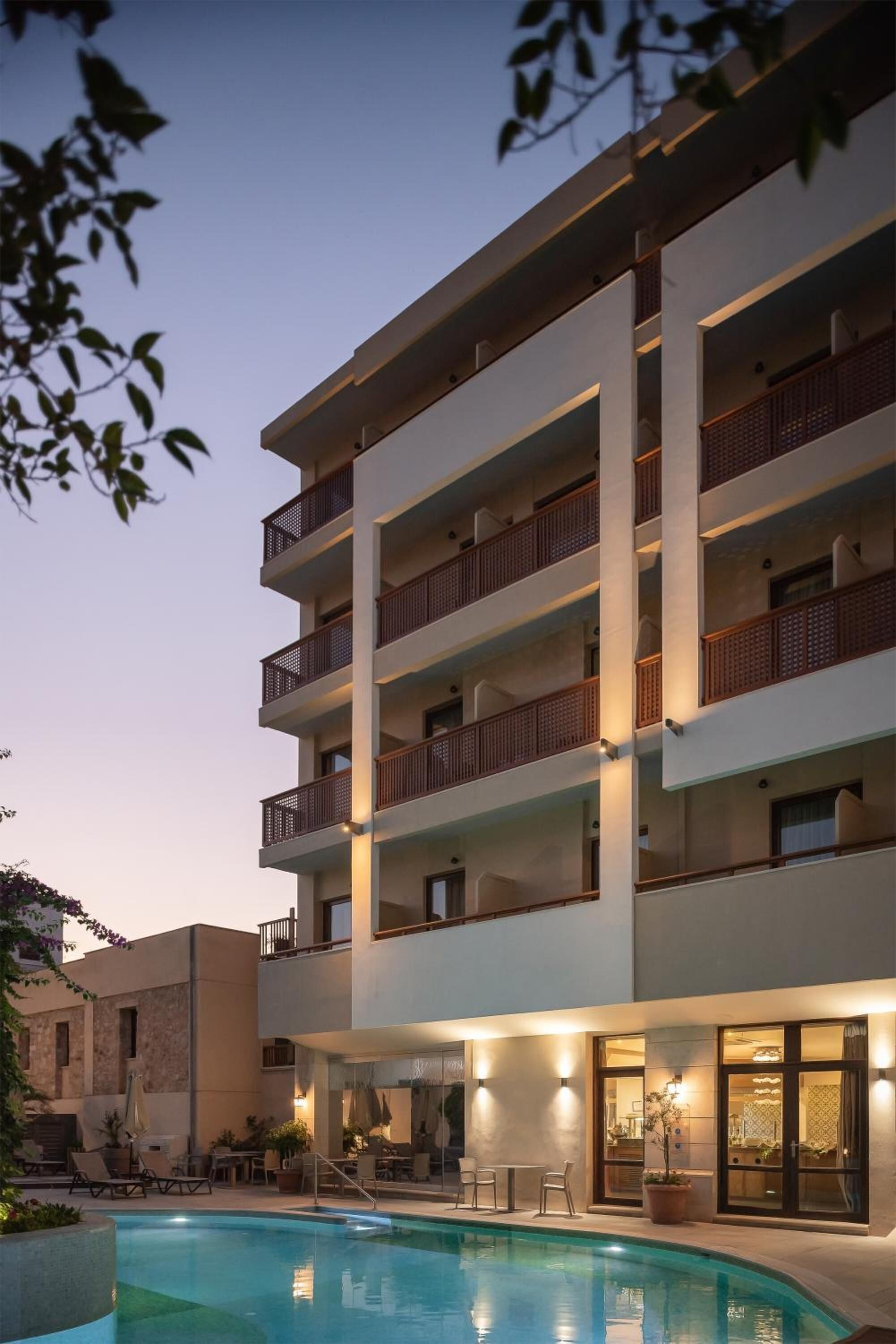 outdoor pool, pool loungers