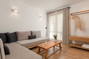 Superior Double or Twin Room, Balcony, City View | Living area | 32-inch flat-screen TV with satellite channels, TV - Hotel Ideon (Rethymno)