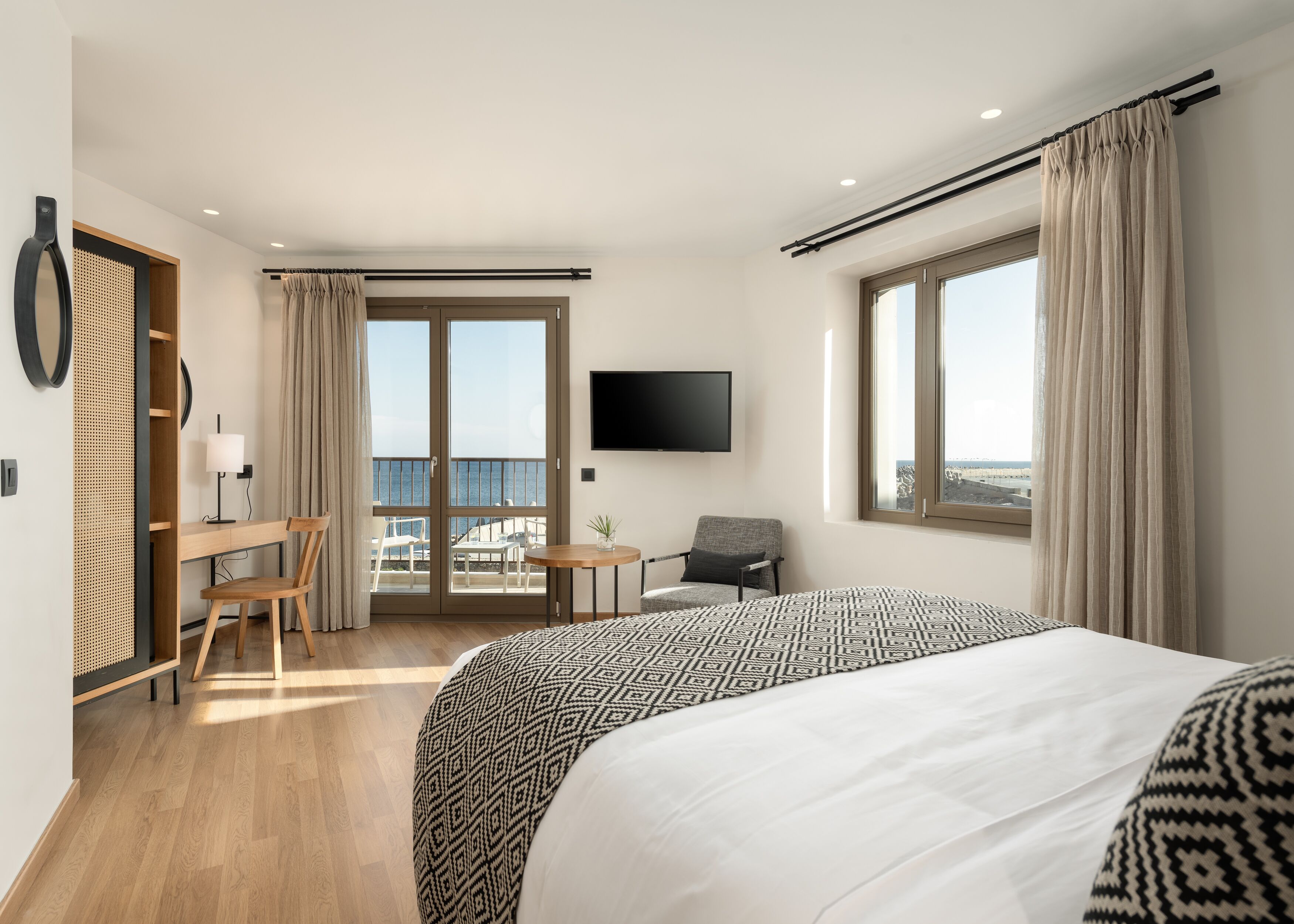 Standard Double or Twin Room, Balcony, Sea View | In-room safe, desk, laptop workspace, soundproofing