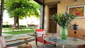 Coin salon dans le hall