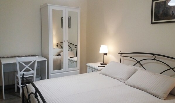 Double Room, Private Bathroom | Desk, free WiFi, bed sheets