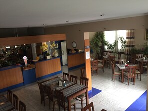 Se sirven desayunos, comidas, cenas y cocina polaca