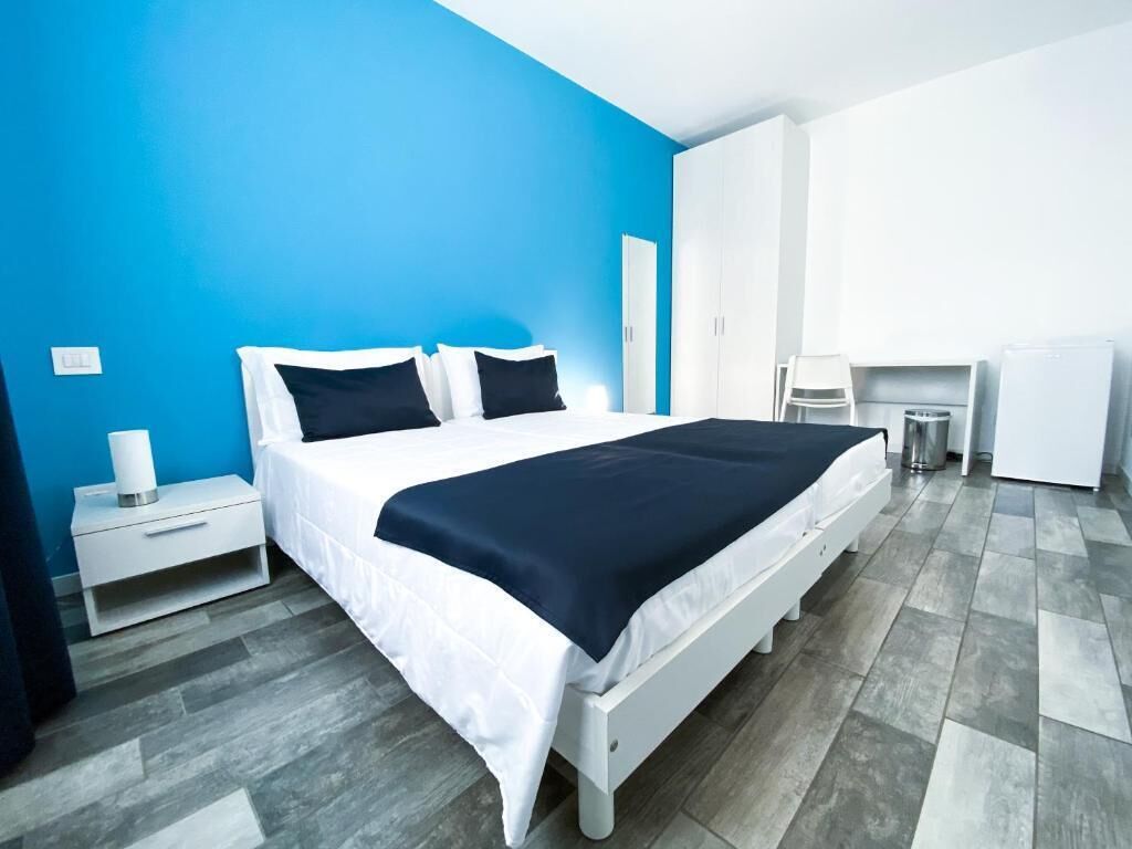 Rom – basic (Paris) | Minibar, skrivebord, wi-fi (inkludert) og sengetøy