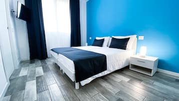 Minibar, Schreibtisch, kostenlose Babybetten, kostenloses WLAN