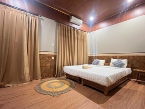 Standard Double or Twin Room | Free WiFi, bed sheets - Bulan Bali Guest House (Ubud)