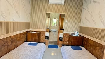 Kamar Twin Standar, 2 Tempat Tidur Twin, teras | Wi-Fi gratis dan seprai linen