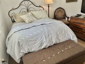 1 habitación, tabla de planchar con plancha, wifi y ropa de cama