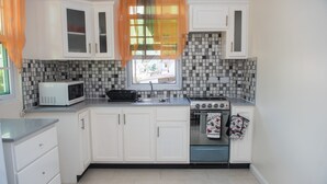 Unclassified image, 3 of 19, button - Paradise House (Portsmouth)