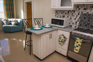Comfort Apartment, Non Smoking | Private kitchen | Coffee/tea maker, high chair - Paradise House (Portsmouth)