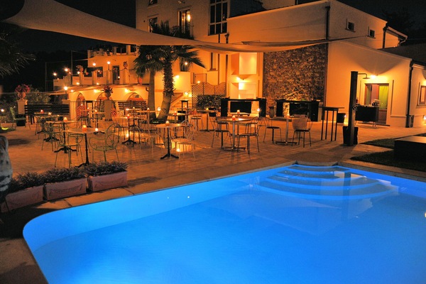 Seasonal outdoor pool, open 8:00 AM to 8:00 PM, pool loungers