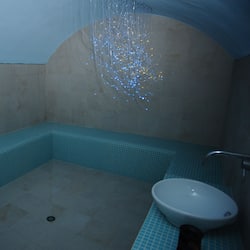 Hot tub, steam room, Turkish bath/hammam, body treatments