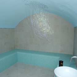 Una bañera de hidromasaje, baño turco, baño turco/hammam