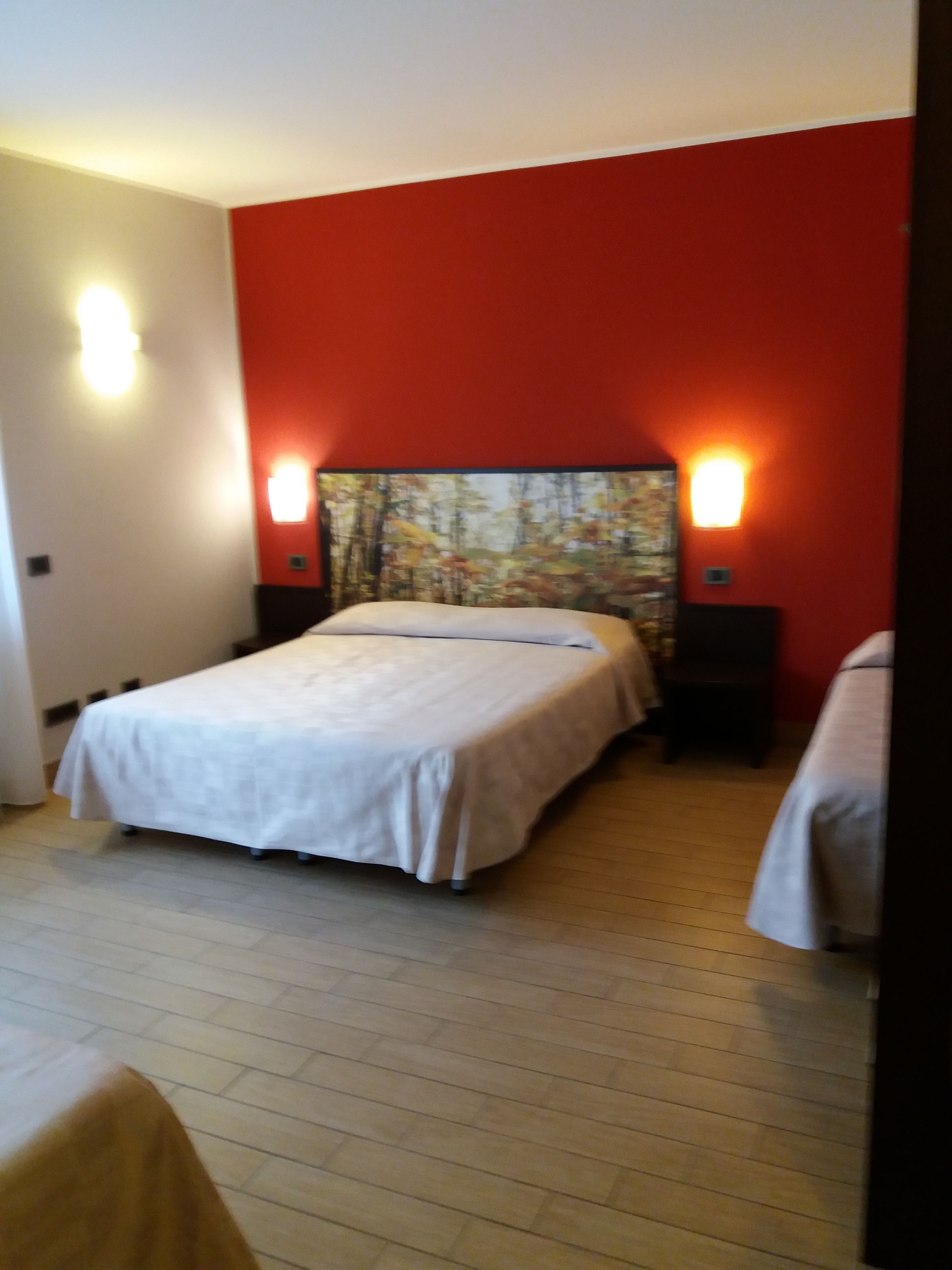 舒适双人房或双床房 | 免费迷你吧物品、办公桌、笔记本电脑工作区、隔音