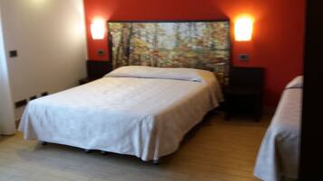 Comfort Double or Twin Room | Free minibar items, desk, laptop workspace, soundproofing