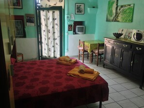 Studio, 1 Queen Bed (Musica)