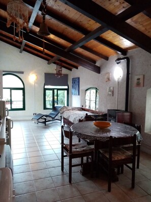 Apartment, Multiple Beds, Courtyard View (Mare) | Living area