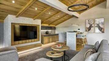 Chalet | Wohnbereich | 138-cm-Flachbildfernseher mit Satellitenempfang, Fernseher