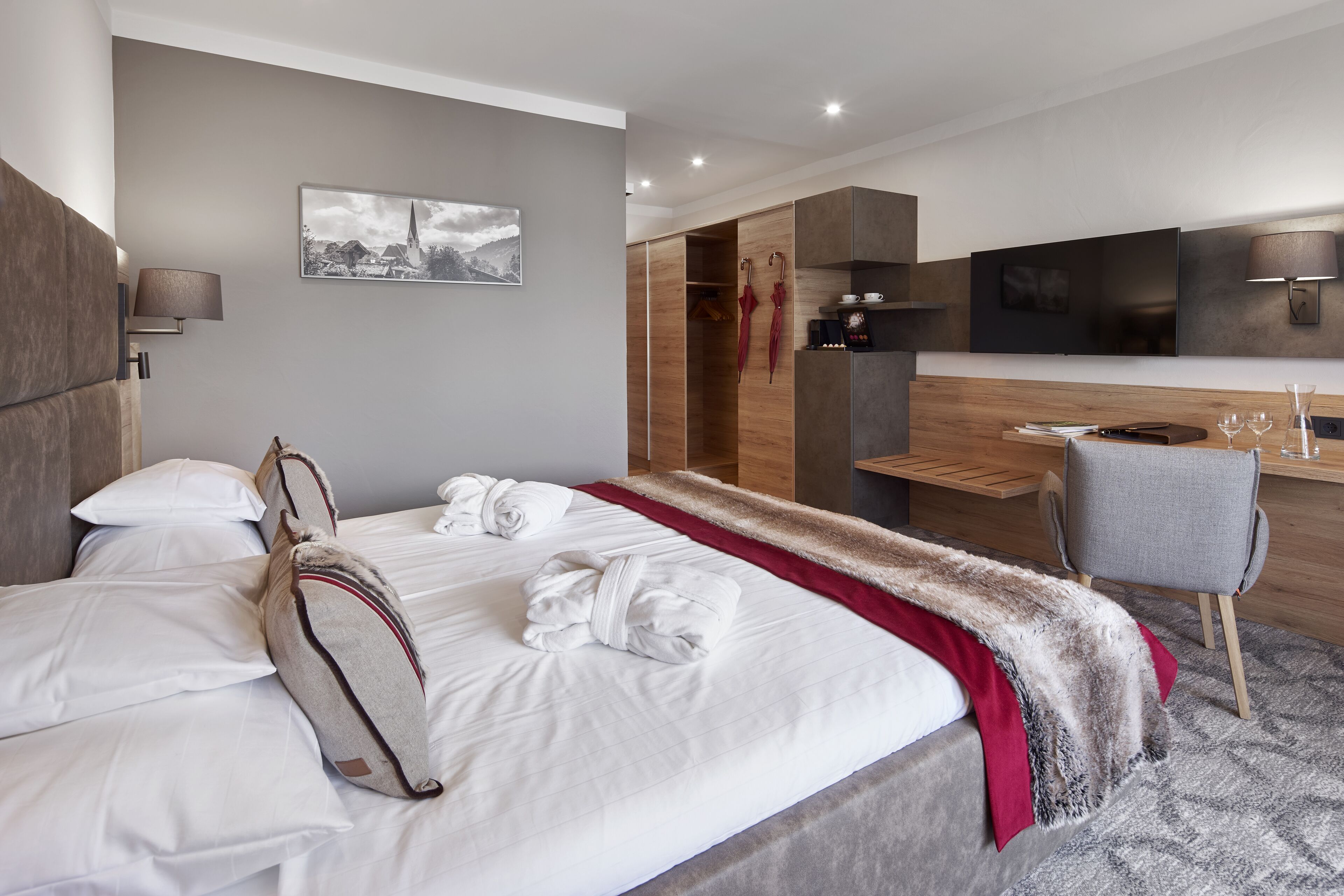 superior double room | premium bedding, minibar, in-room safe, desk