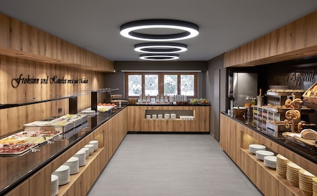 Free daily buffet breakfast . Hotel Alpenhof