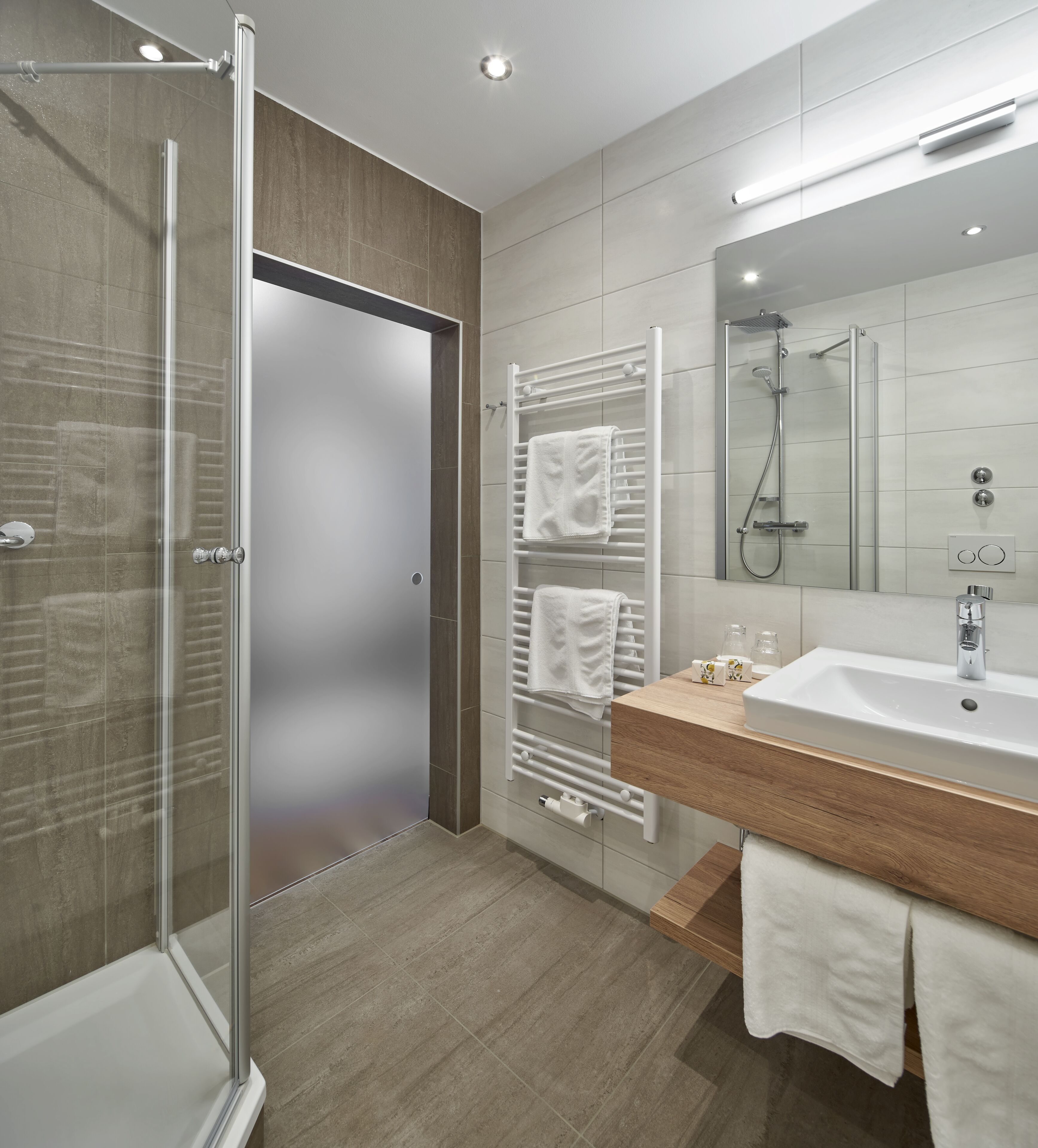 shower, rainfall showerhead, free toiletries, hair dryer