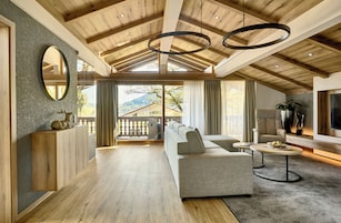 Chalet | Living area | 138-cm flat-screen TV with satellite channels, TV