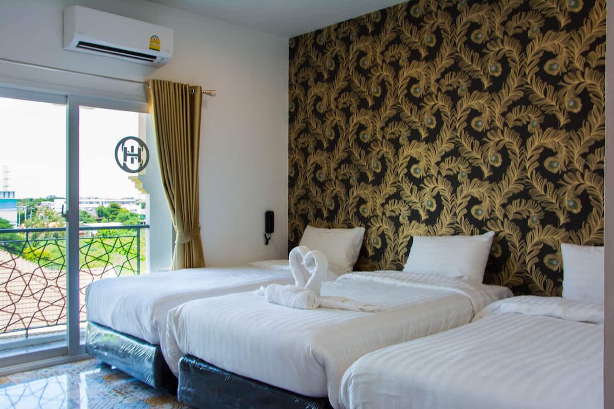 Standard Triple Room | Laptop workspace, WiFi (free)