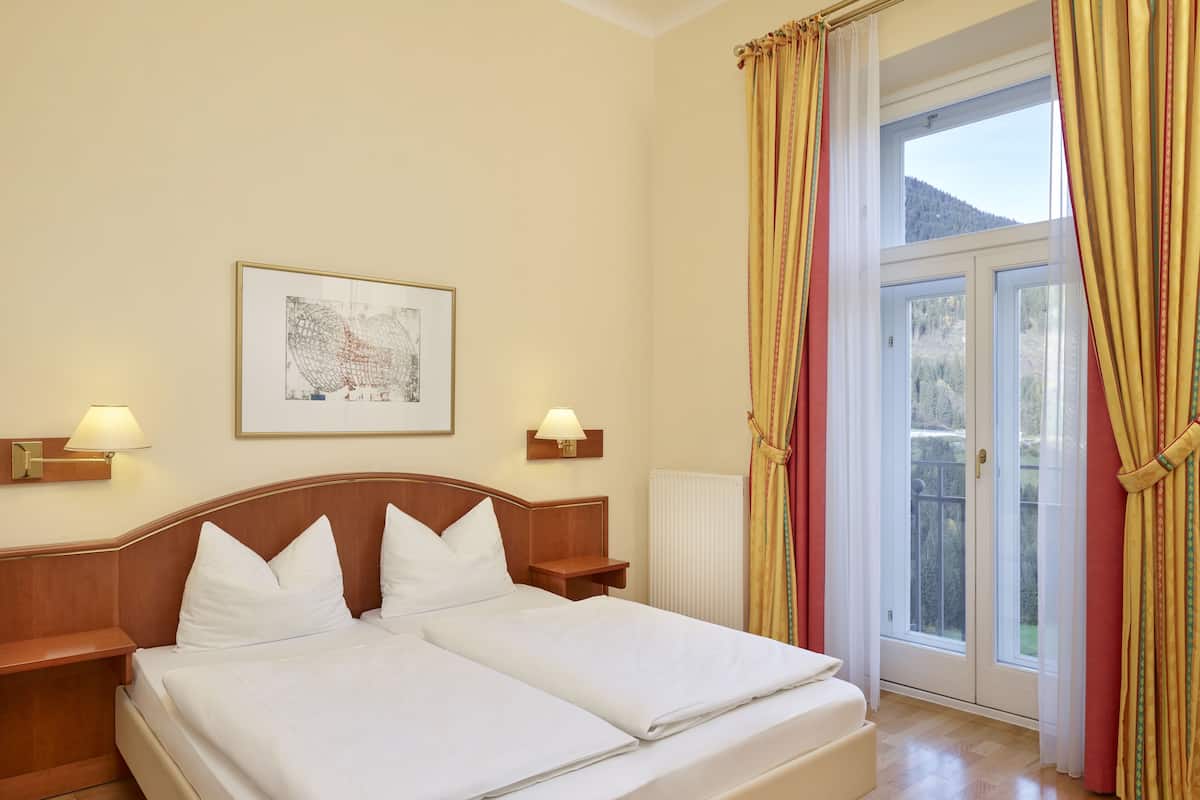 superior apartment, 2 bedrooms | in-room safe, desk, iron/ironing board, free cots/infant beds