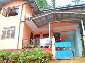 Front of property - Thilini Home Stay (Ella)