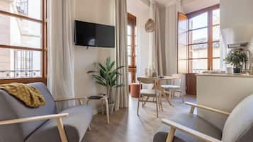 Laptop workspace, free WiFi, bed sheets