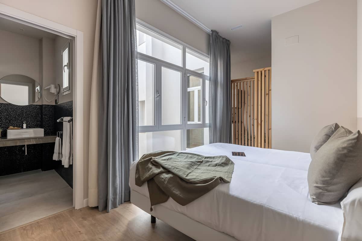 Een laptopwerkplek, gratis wifi, beddengoed