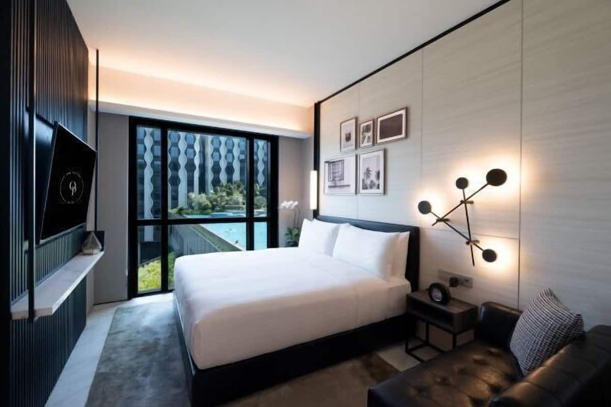 Minibar, in-room safe, iron/ironing board, free WiFi