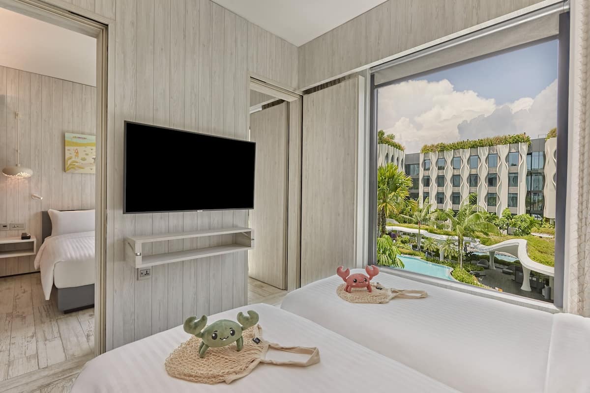 Family Room | In-room safe, iron/ironing board (on request), free WiFi, bed sheets
