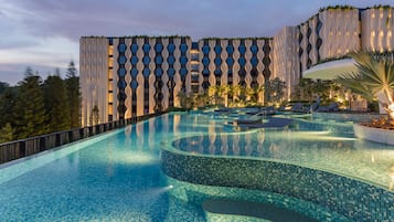 4 outdoor pools, open 8:00 AM to 8:00 PM, pool loungers