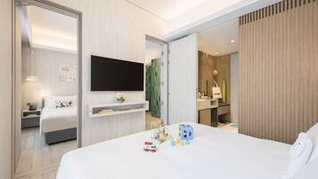 خزنة داخل الغرفة ومكواة/لوح كي وواي فاي مجانًا وملاءات أسرّة