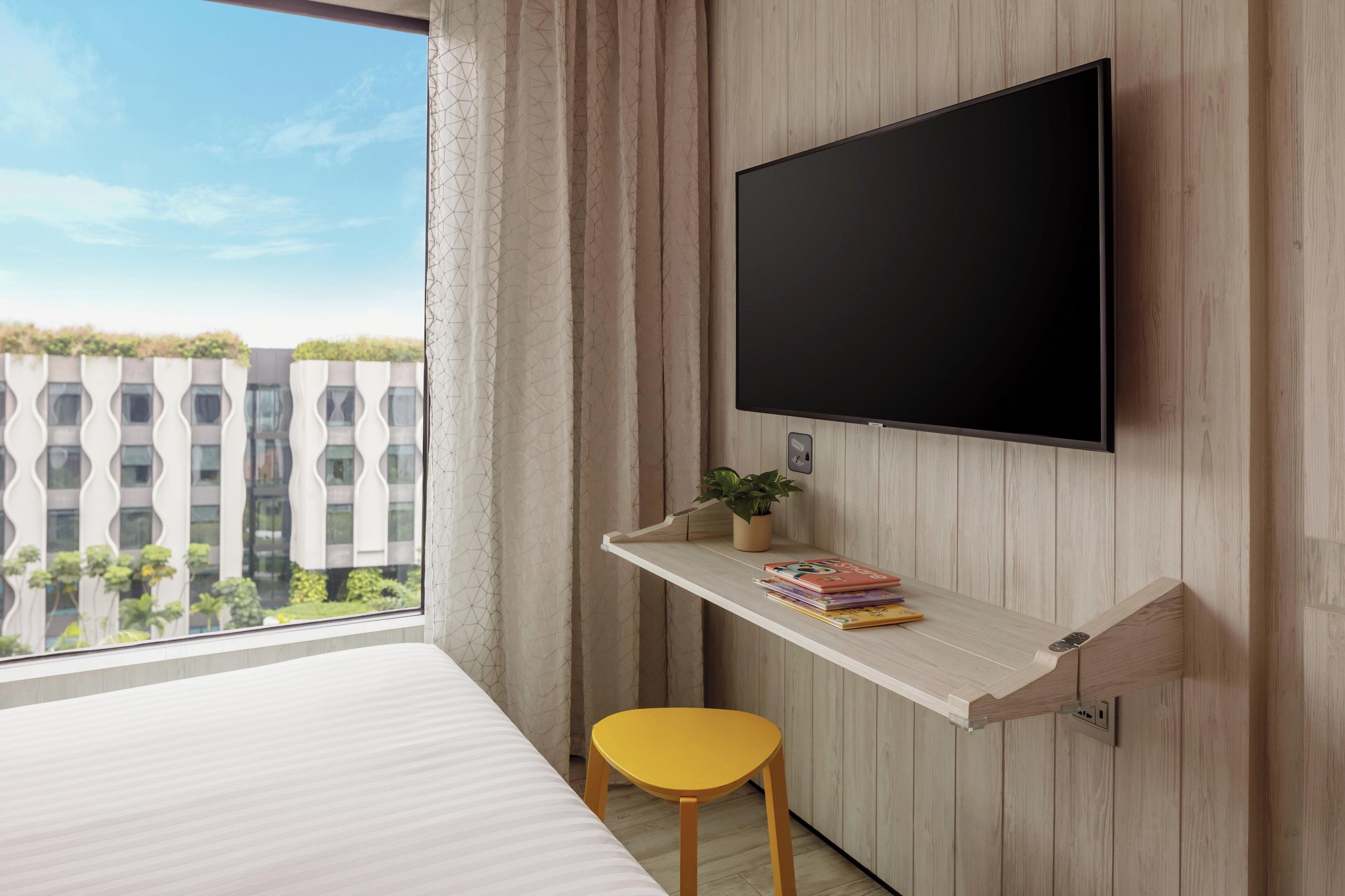 in-room safe, iron/ironing board, free wifi, bed sheets