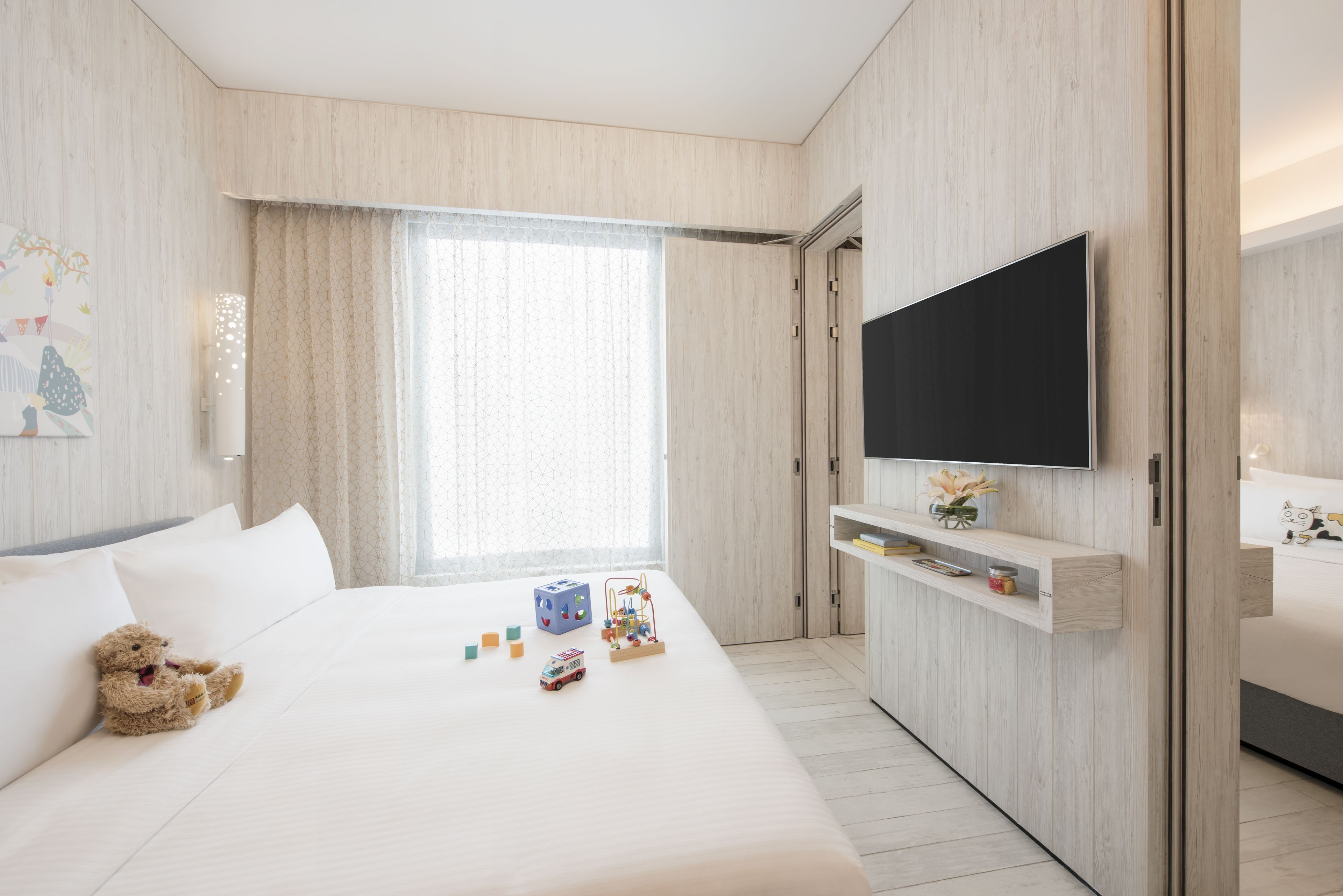 in-room safe, iron/ironing board, free wifi, bed sheets