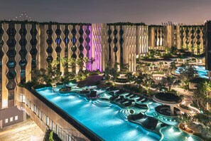 4 outdoor pools, open 8:00 AM to 8:00 PM, sun loungers